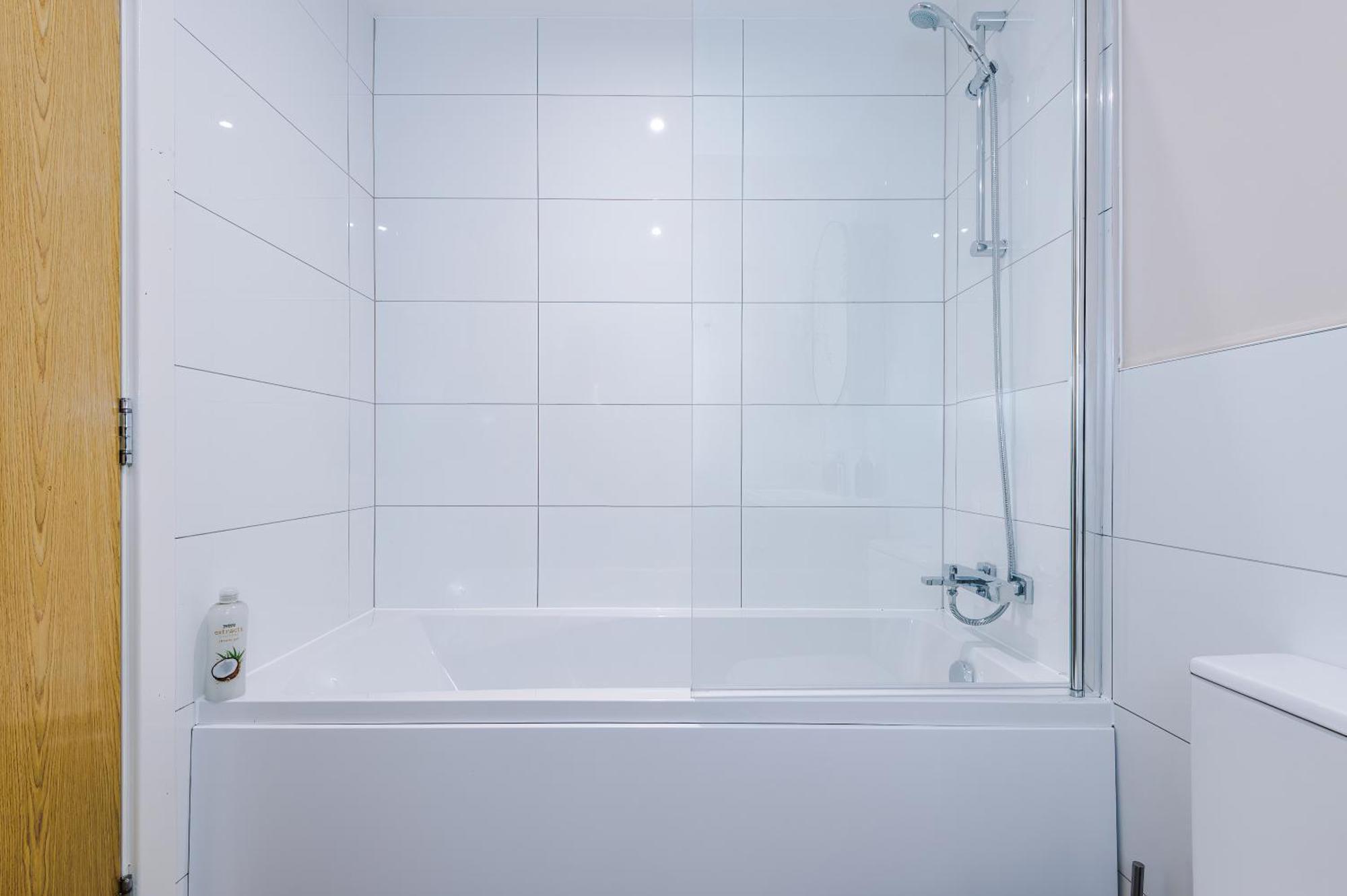 Deluxe New Build 2 Bedroom 2 Bathroom Apartment - Free Secure Parking Manchester Exterior photo